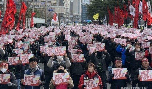 尹, 화물연대 업무개시명령…'잘했다' 44.2% vs '못했다' 50.6%